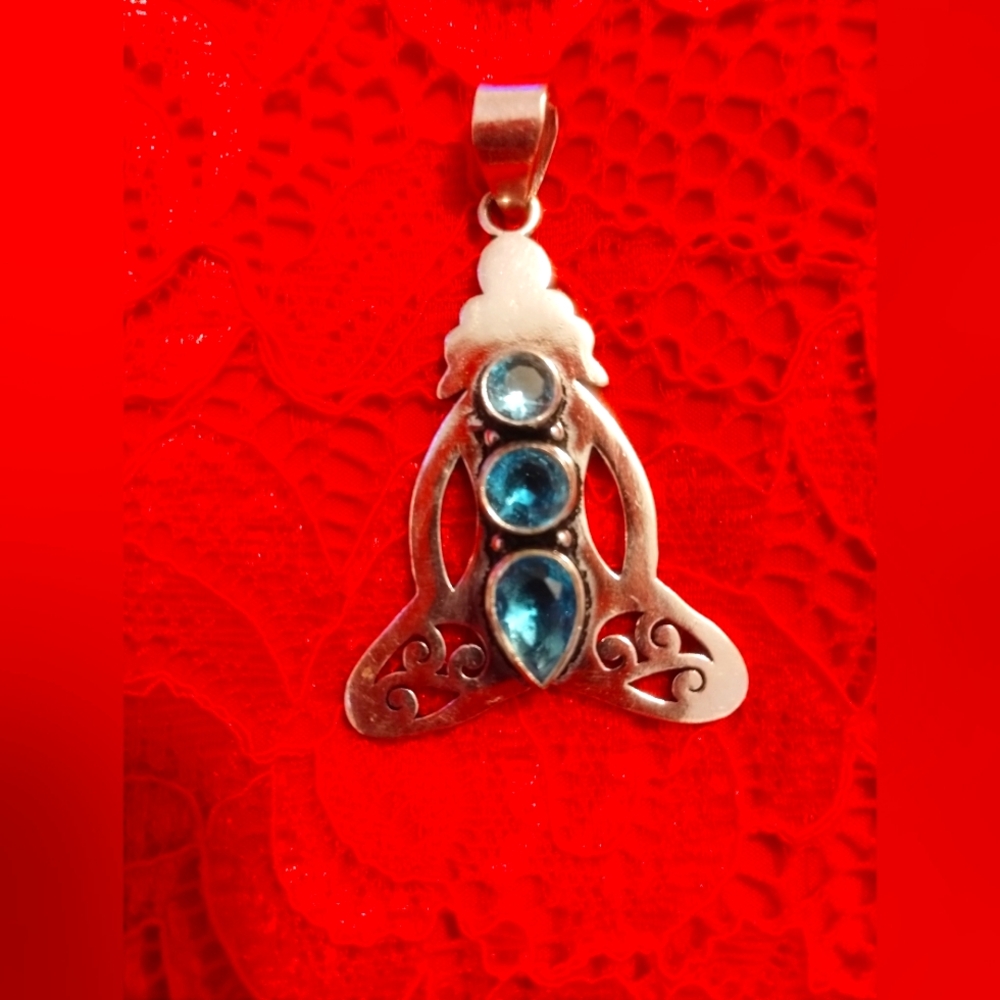 Topaz Mediating woman pendant